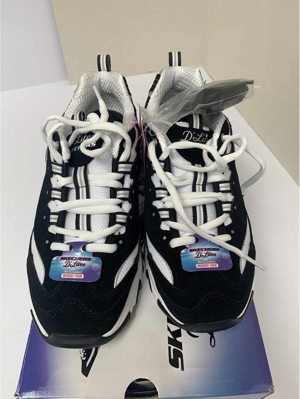 Skechers D’Lites Biggest Fan Women’s 6.5 Wide Black White NIB 11930EW